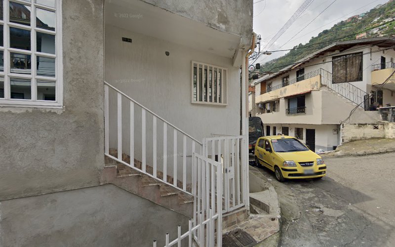 Drogueria y cosmeticos san blas - Farmacia en Medellín