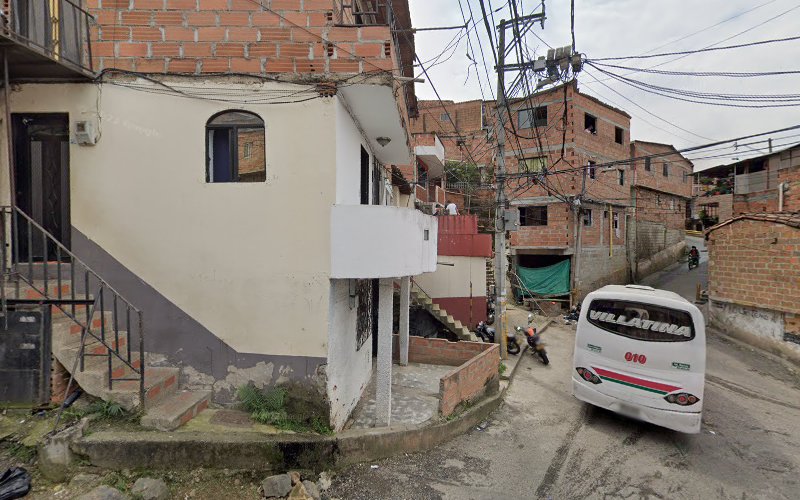 Los Charcos Drogueria - Farmacia en Medellín