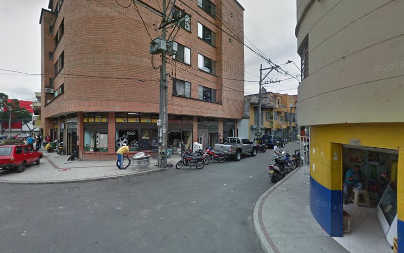 Chapillas Y Ferretería Principal - Ferretería en Medellín