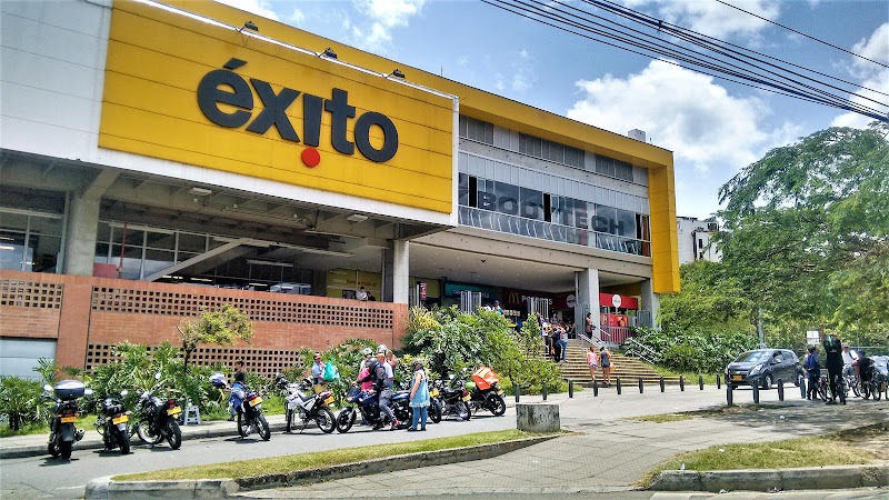 Éxito Robledo - Ferretería en Medellín