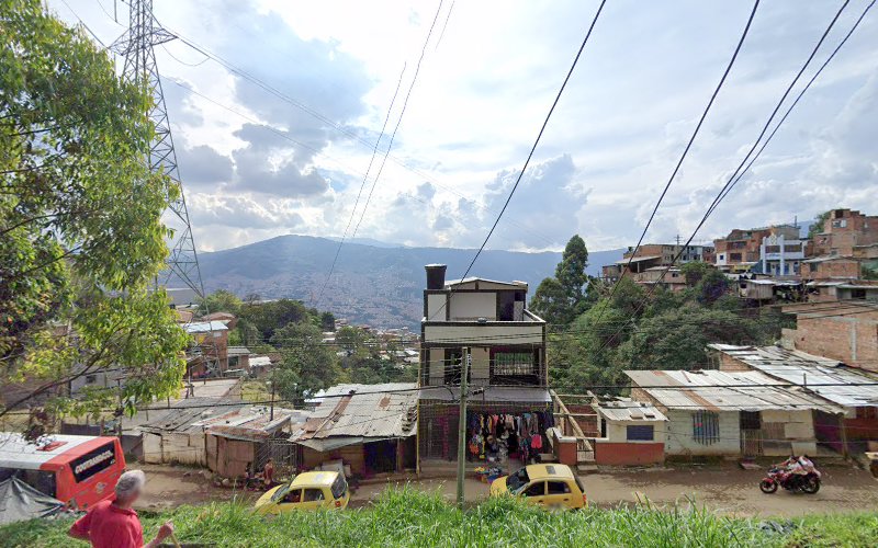 Ferretería la y - Tienda de herramientas en Medellín