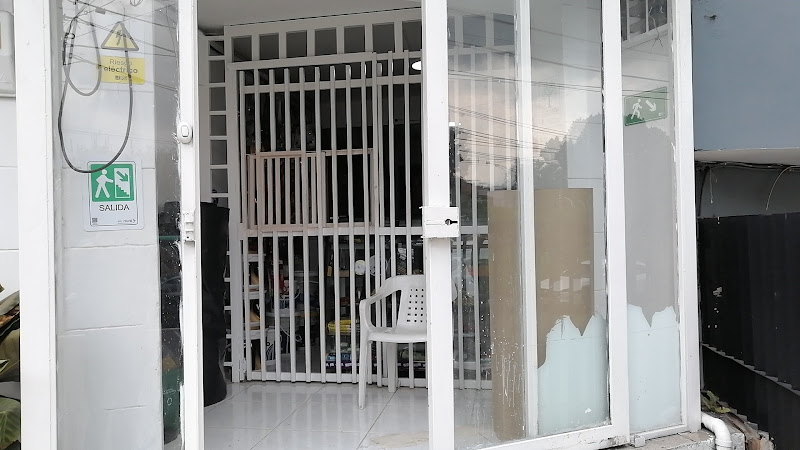 Pinturas y ferretería bermudez - Ferretería en Medellín