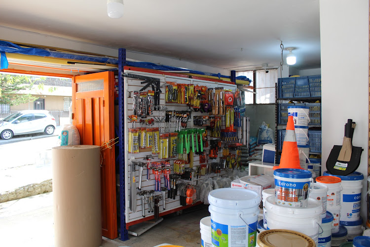 Renová Pisos y Enchapes - Ferretería en Medellín