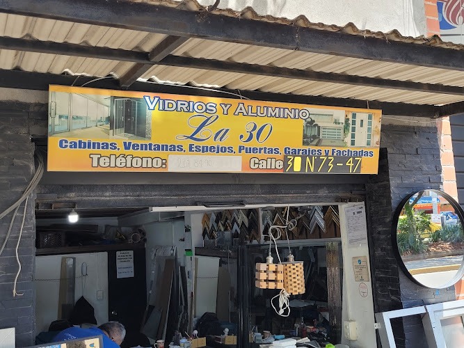 Vidrios y Aluminio La 30 - Ferretería en Medellín