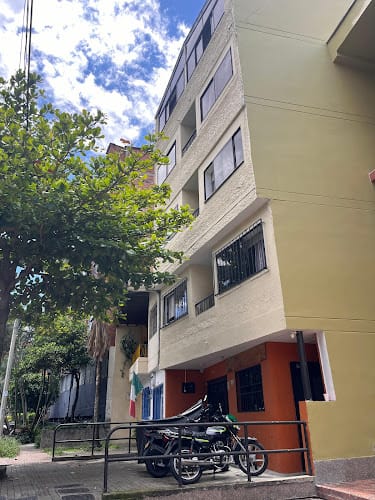 Habita Estudios Laureles - Edificio de apartamentos amueblados en Medellín
