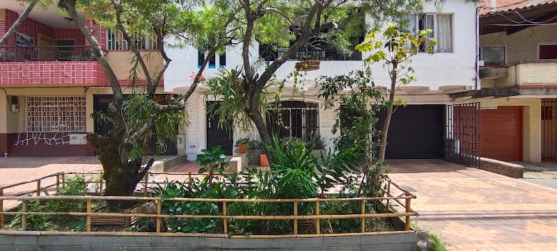 Hostel Metro Floresta Alojamiento - Centro de acogida en Medellín