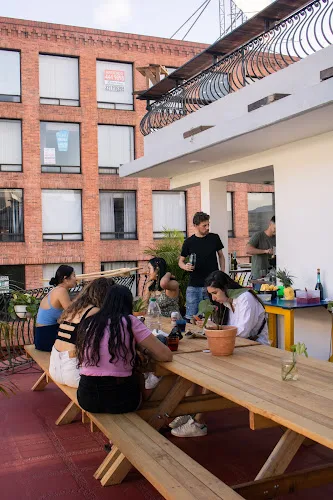 La Familia Hostel - Parque el Poblado - Albergue en Medellín