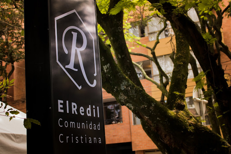 El Redil Estadio - Iglesia Cristiana Bautista - Iglesia bautista en Medellín