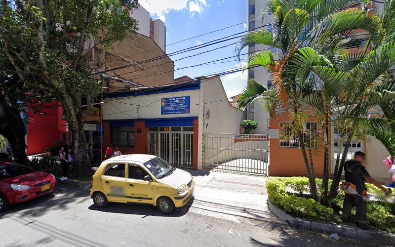Iglesia Cristiana Cuadrangular Cl55 - Iglesia en Medellín