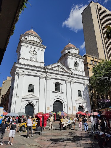 Parroquia Basílica Nuestra Señora de la Candelaria - Iglesia católica en Medellín