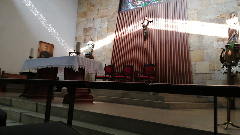 Parroquia Los Doce Apóstoles - Iglesia en Medellín