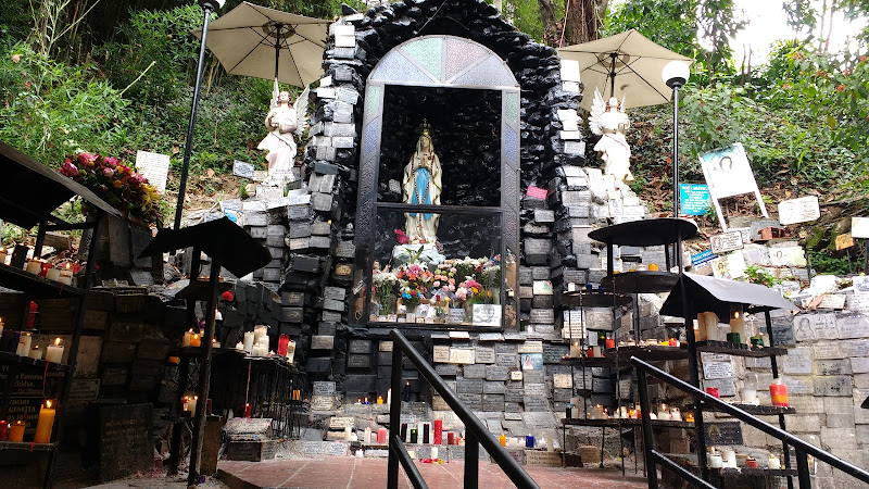 Virgen Rosa Mística - Destino religioso en Medellín