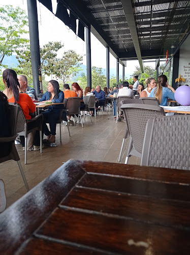 Aquí Paró Lucho Restaurante - Restaurante en Medellín