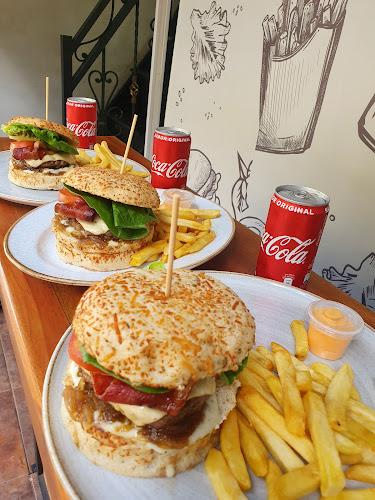 Pedacito Burger Terraza - Restaurante en Medellín