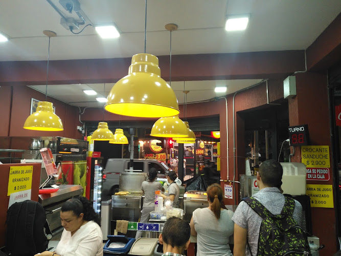 Sanducheo Colitas Paisas - Restaurante en Medellín