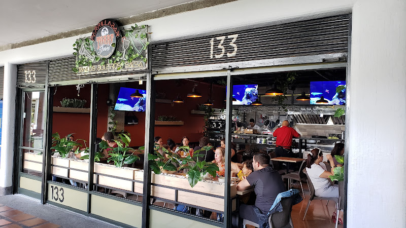 Torre Gardel. Restaurante Bar Café - Restaurante en Medellín