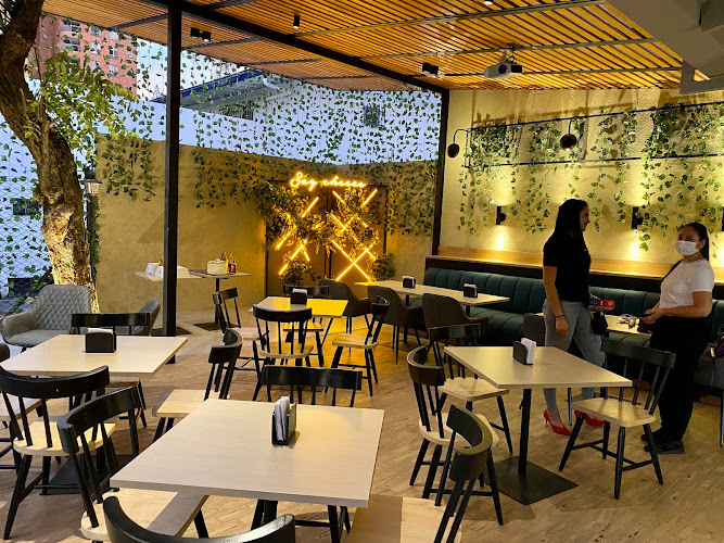 Vesuvio Pizzería en Medellín - Pizzería en Medellín