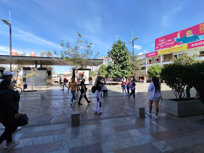 Iglesia y parque principal de Rionegro - Iglesia en Rionegro