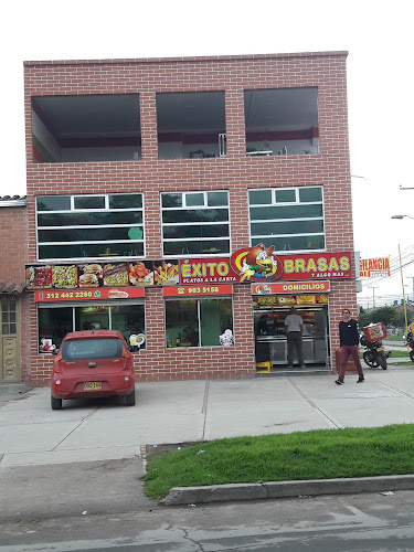 Éxito Brasas - Restaurante especializado en pollo en Soacha